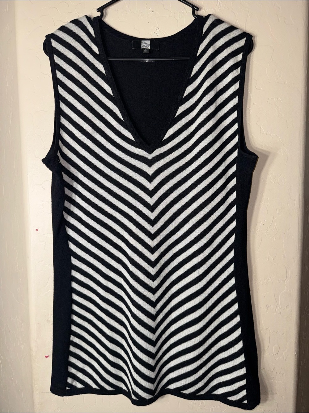 Saks Fifth Avenue Black White Stripe Silk Cashmere Sleeveless Sweater XL